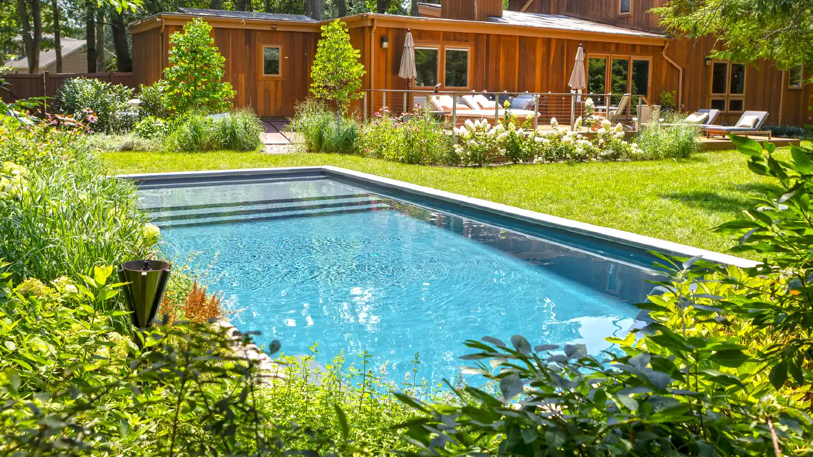 Finding Your Perfect Fiberglass Pool Style and Size