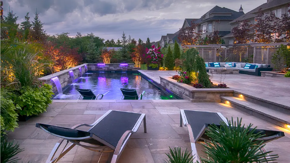 103124-TheRightFeatures-3Lighting Pool Features for Enhanced Lighting and Ambiance